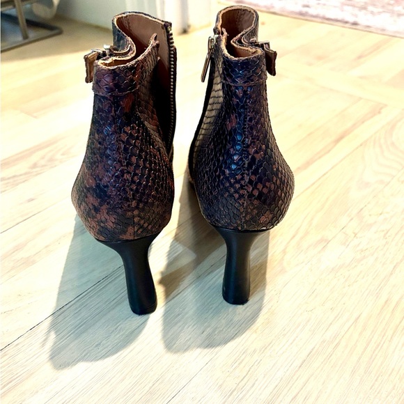 Joie  Snakeskin Embossed Leather Ankle Boots Sz 10 - Picture 2 of 7